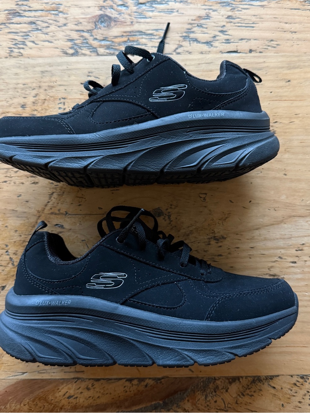 Skechers D'LUX Walker Black Lace-Up Athletic Sneakers Size 7 — Brand New!